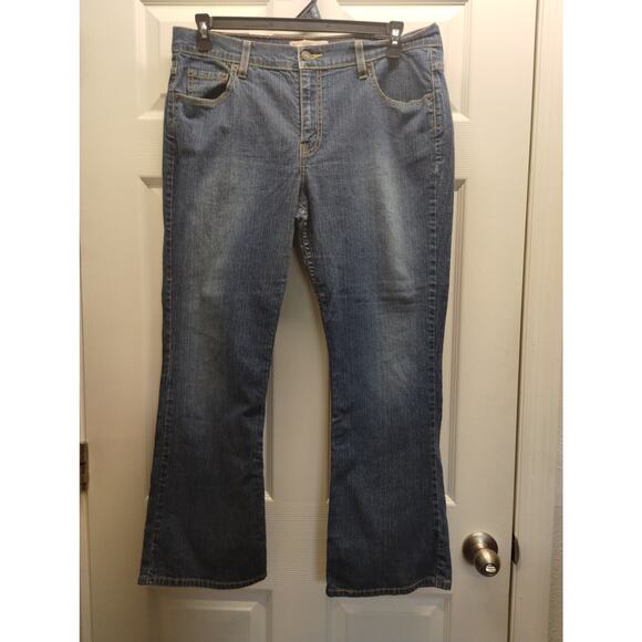 Levi Strauss Signature Women's Size 14 Short Bootcut Medium Wash Blue Jeans - Picture 2 of 7